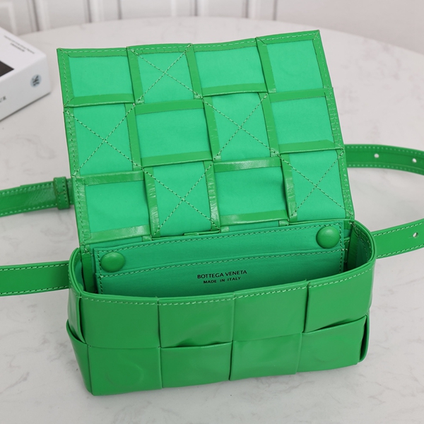 ボッテガヴェネタバッグ角部分ディテール